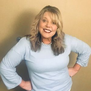 Meet your Posher, Debbie